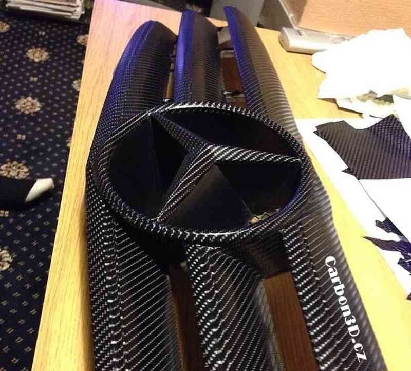 ČERNÁ 4D CARBON KARBON FOLIE S KANÁLKY V LEPIDLE 152cm x 11m