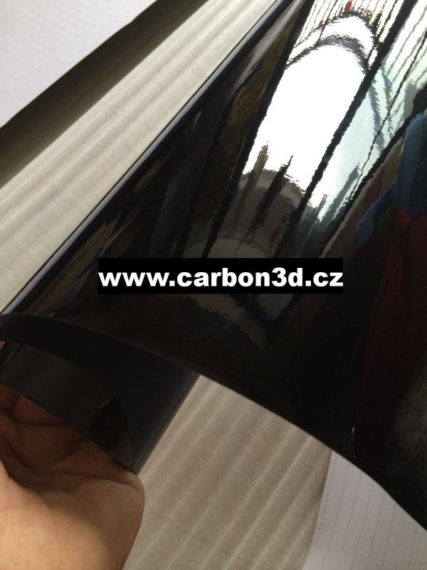 ČERNÁ EXTRA LESKLÁ 3D FOLIE S KANÁLKY V LEPIDLE 152cm x 7m