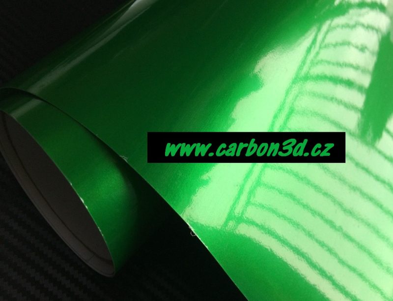 ZELENÁ LESKLÁ METALICKÁ FOLIE 152cm x 50cm