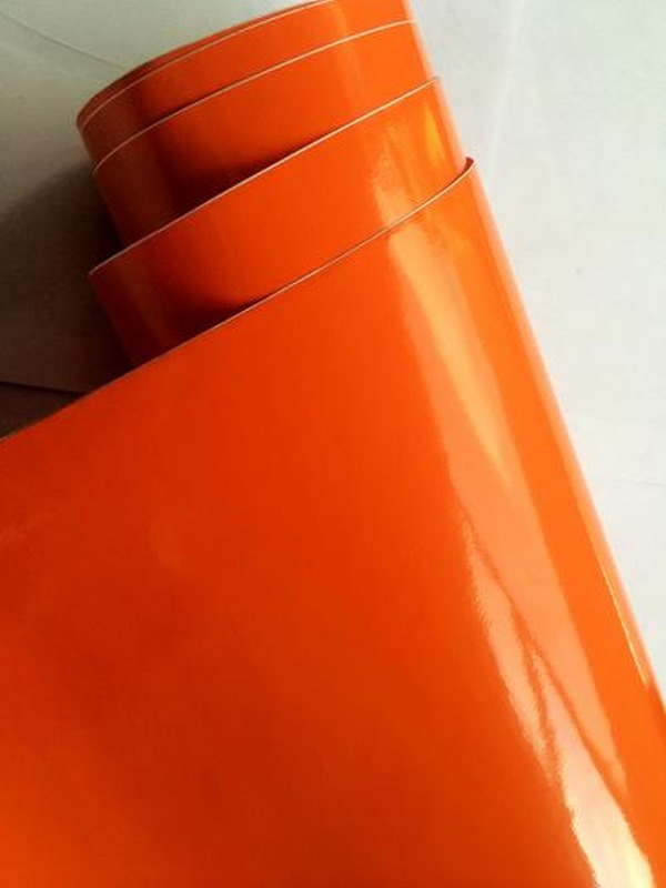 LESKLÁ ORANŽOVÁ 3D FOLIE S KANÁLKY V LEPIDLE 152cm x 10m