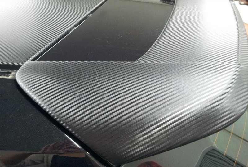 ČERNÁ 3D KARBON S KANÁLKY V LEPIDLE 152cm x 7m (malý vzor)