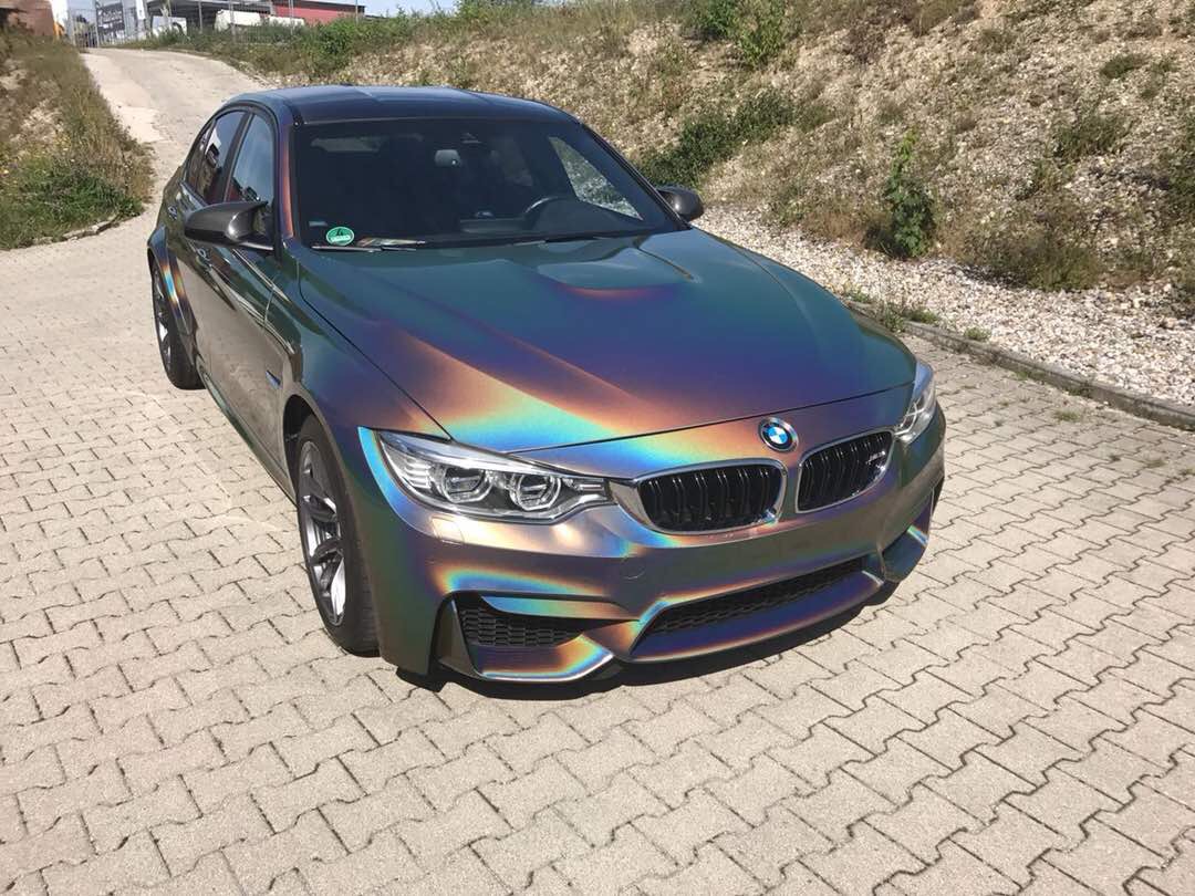 ŠEDÁ LESKLÁ PSYCHEDELIC METALICKÁ FOLIE 152cm x 5m