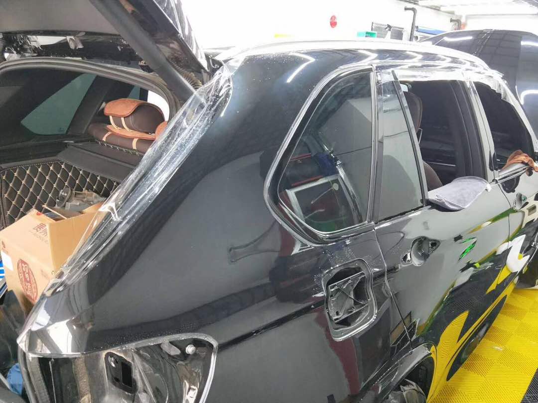 LESKLÁ TRANSPARENTNÍ SAMOOPRAVNÁ TPU POLYURETANOVÁ OCHRANNÁ FOLIE 152cm x 10m