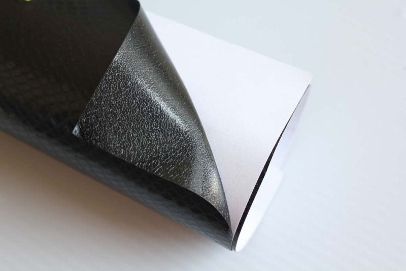 Černá samolepicí folie s imitací hadí kůže 152cm x 15m