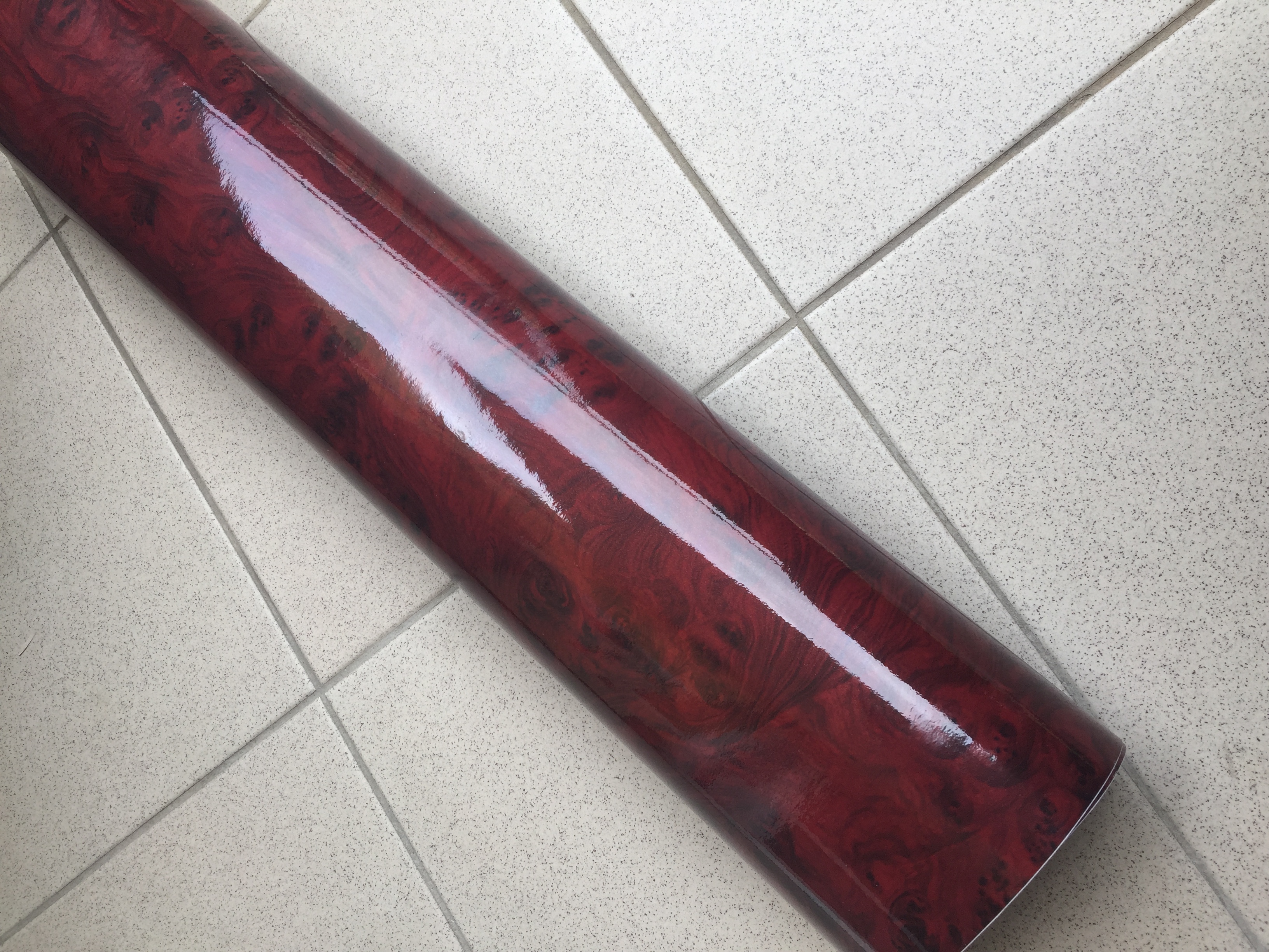 Lesklá folie s imitací mahagonového dřeva 60cm x 2m