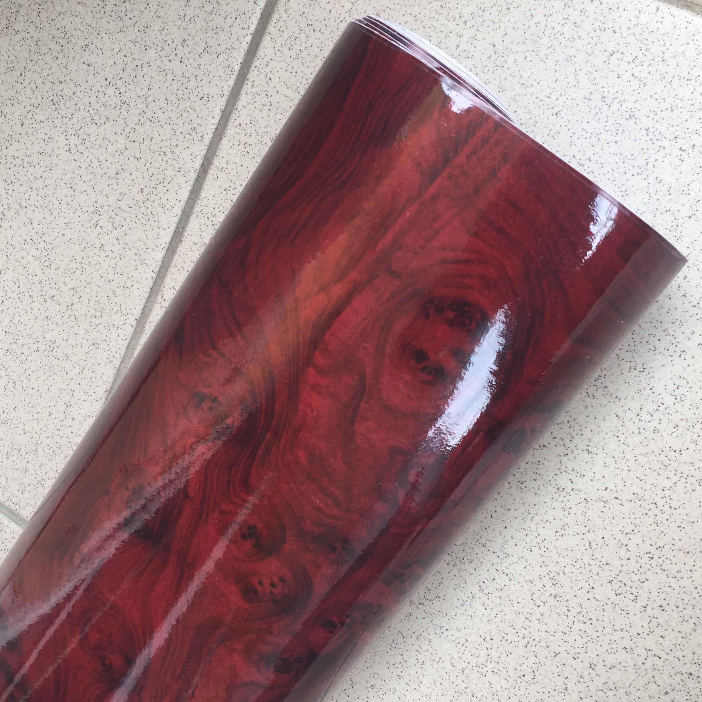 Lesklá folie s imitací mahagonového dřeva 60cm x 5m