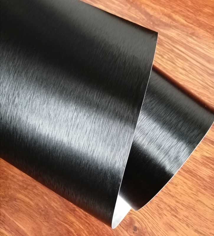 ČERNÁ BROUŠENÁ SAMOLEPÍCÍ 3D FOLIE 152cm x 10m