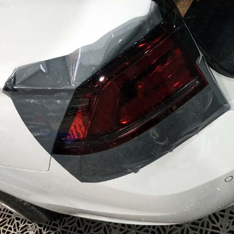 Černá středně tmavá samoopravná TPU folie na světla 30cm x 10m