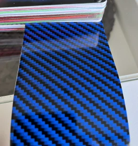 Lesklá 2D karbonová fólie (modrá/černá) 152cm x 18m