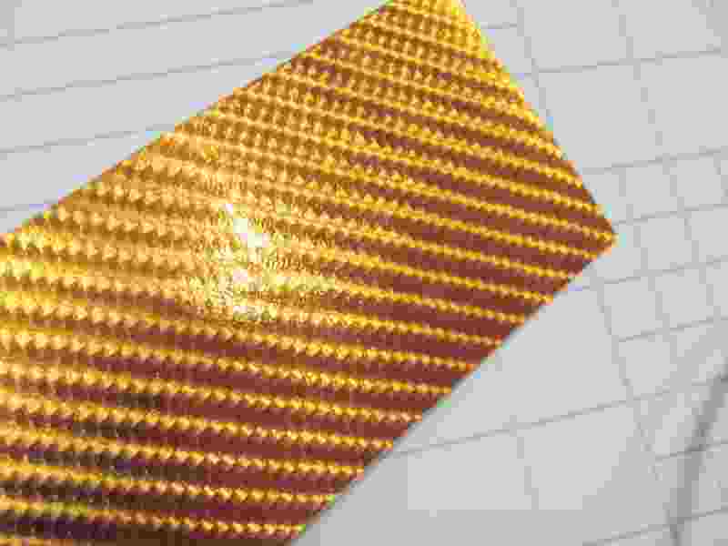 CHROM FOLIE 4D KARBON - ZLATÁ 152cm x 10m