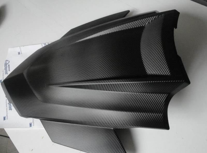 ČERNÁ 3D KARBON S KANÁLKY V LEPIDLE 152cm x 10m (malý vzor)