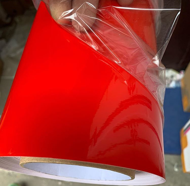 Červená lesklá Ferrari 1.52m x 18m