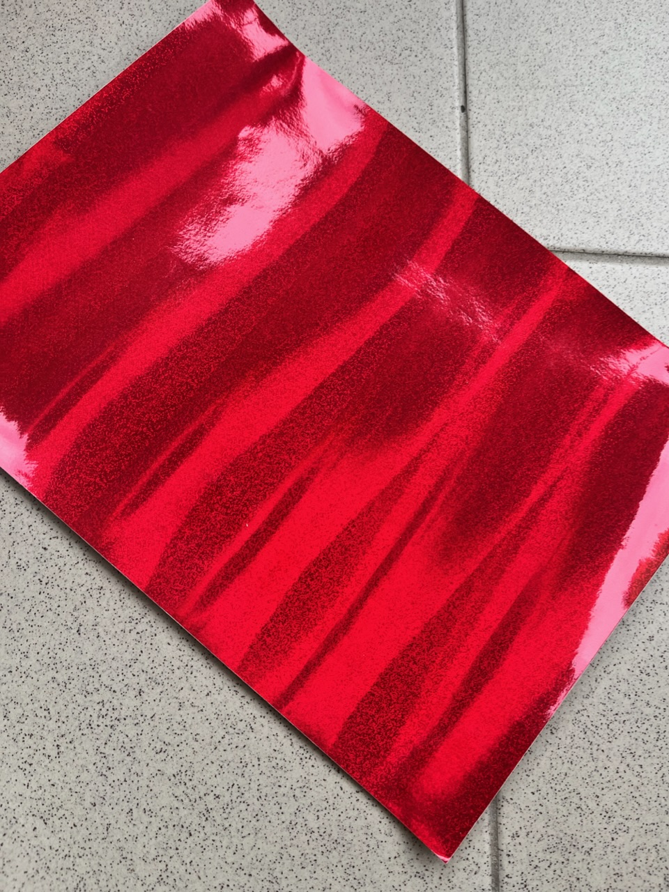 Červená holografická folie 1.52m x 18m