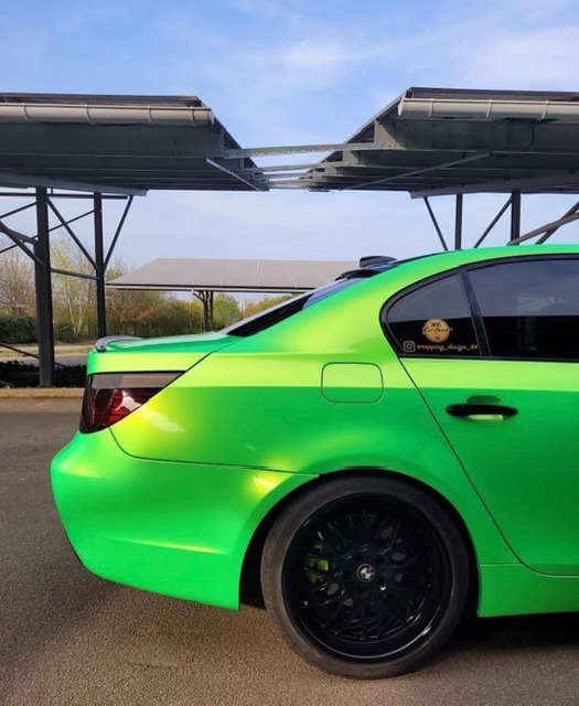 Premium lesklá metalická Magic Coral Blackish Green 1.52m x 18m