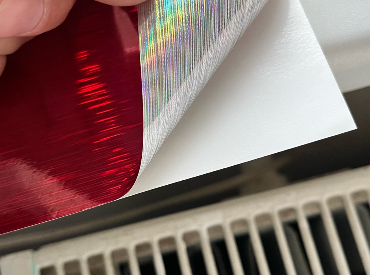 Červená holografická folie (broušený vzor) 1.52m x 18m