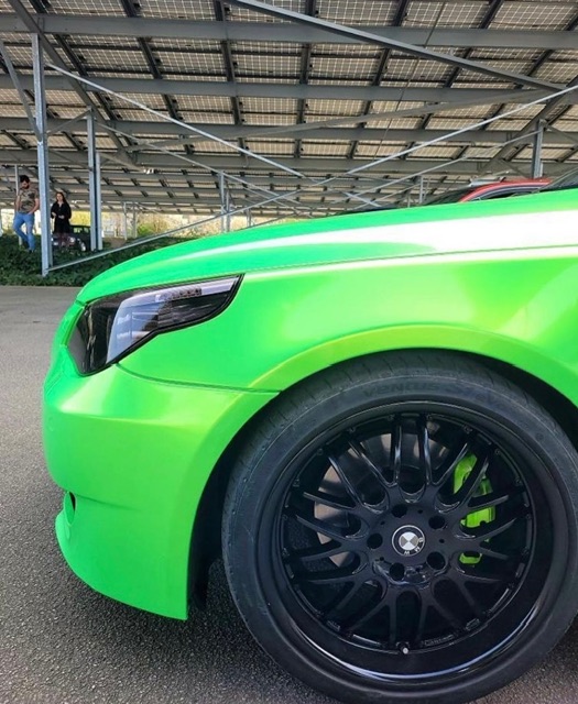 Premium lesklá metalická Magic Coral Blackish Green 1.52m x 18m