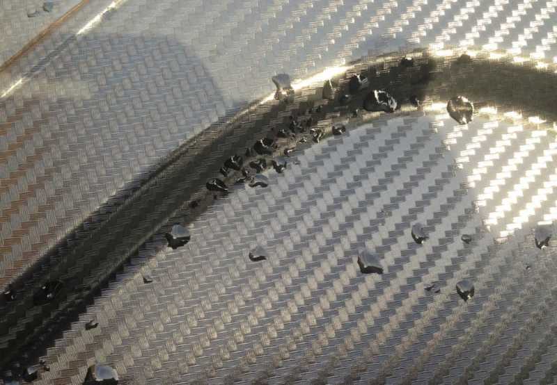 ČERNÁ 3D KARBON S KANÁLKY V LEPIDLE 152cm x 10m (malý vzor)