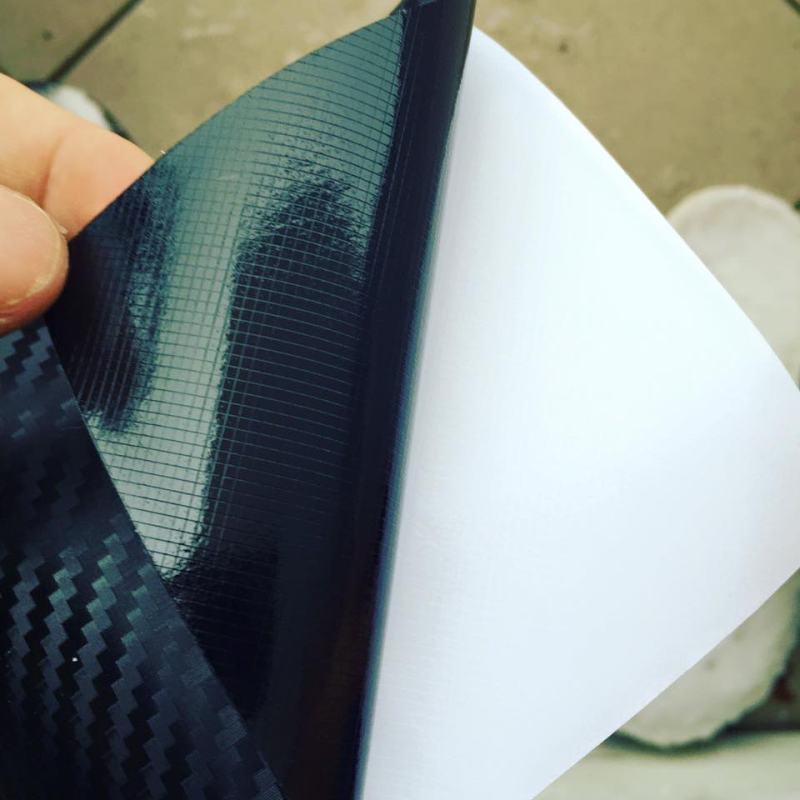ČERNÁ 3D KARBON CARBON FOLIE S KANÁLKY V LEPIDLE 152cm x 1m