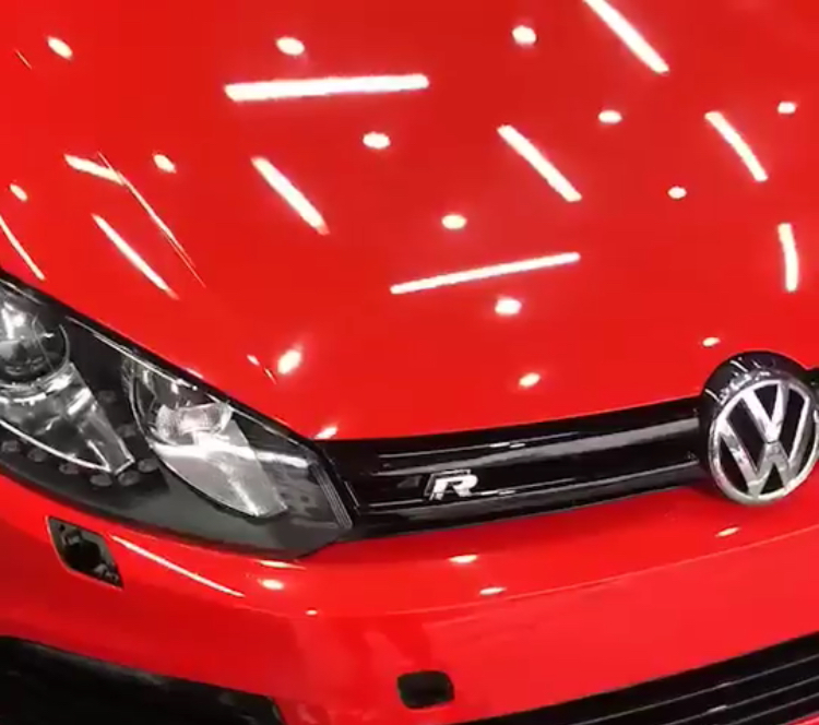 Červená lesklá Ferrari 1.52m x 18m