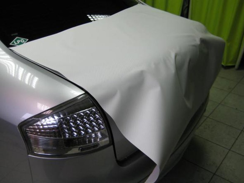 152cm x 1m CARBON KARBON FOLIE 3D Bílá